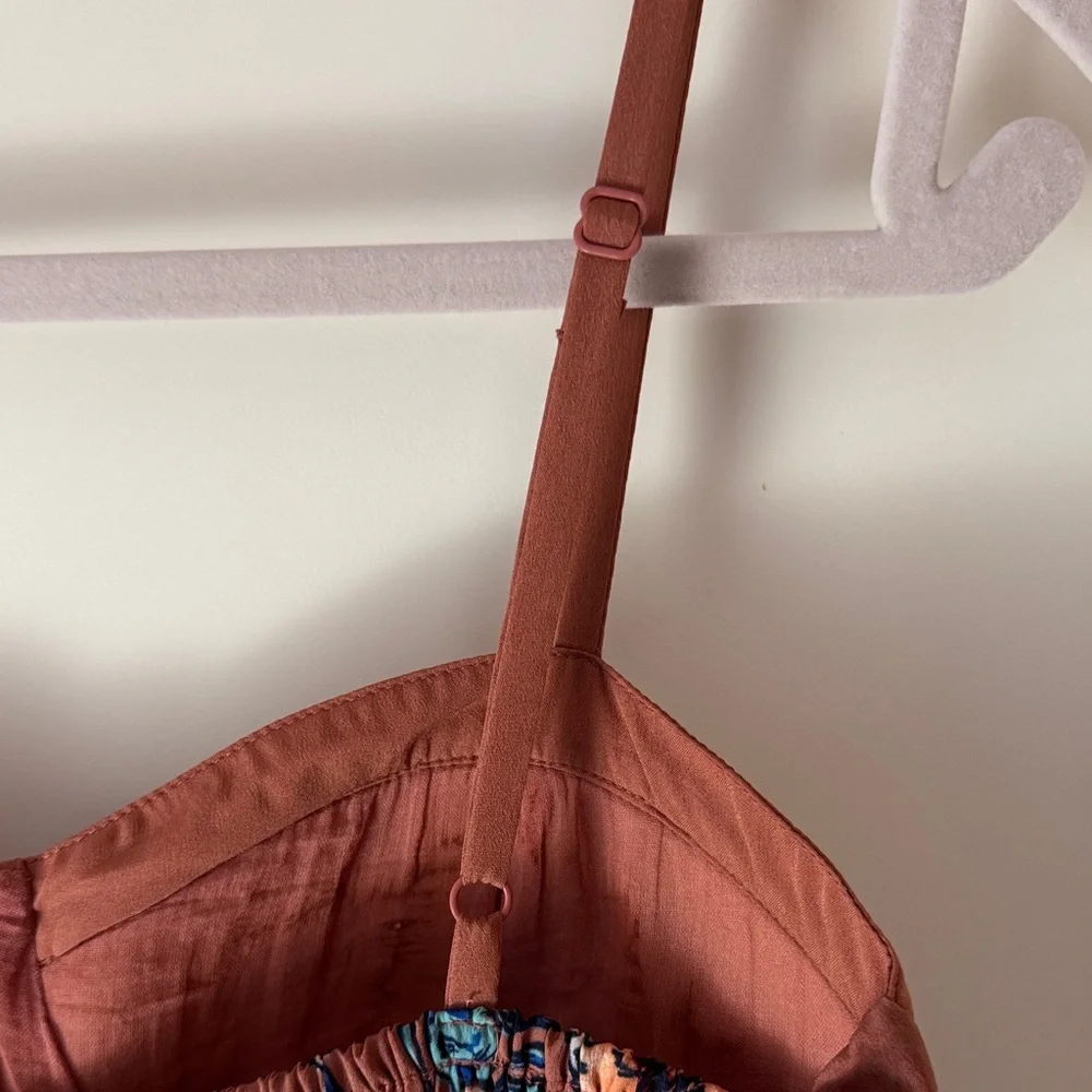 Floral Dress with pockets and adjustable straps. - Picture 6 of 12